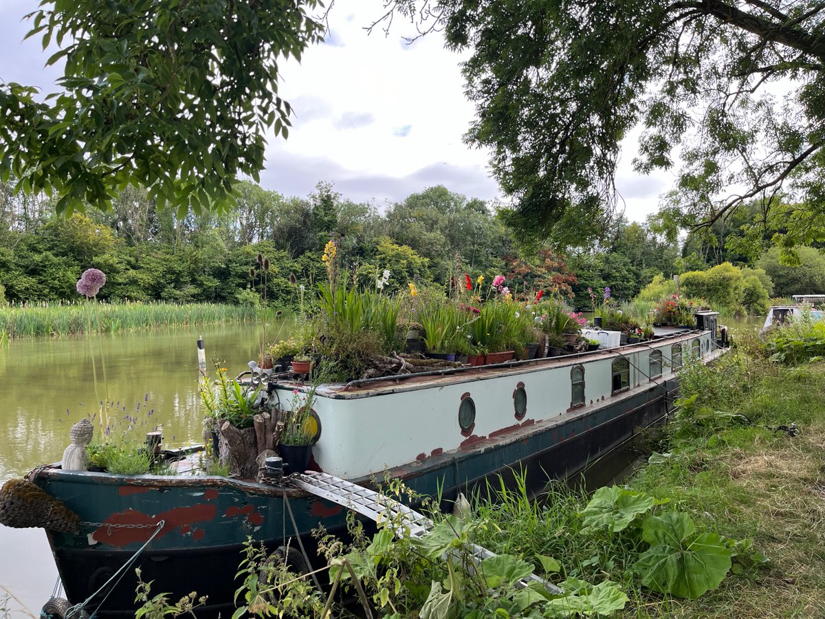 TerryWalking's tweet photo. Great walk on the Pewsey Downs and Kennet and Avon Canal yesterday. The White Horse and the canal barges.Long barrows and long barges all in one day! https://t.co/sbxKBtZhJx