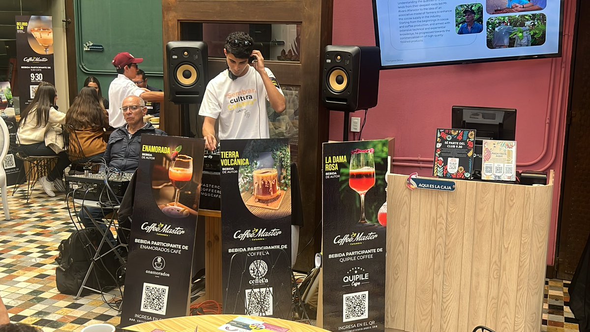 fedepanelacol's tweet photo. "¡Fedepanela presente en Coffee Master Bogotá! 🌱☕️ Disfruta la fusión perfecta entre el café y la panela, un encuentro de tradición y sabor. #CoffeeMaster #Fedepanela #Bogotá" @DOrigenCoffee https://t.co/FEA0OrFDkP