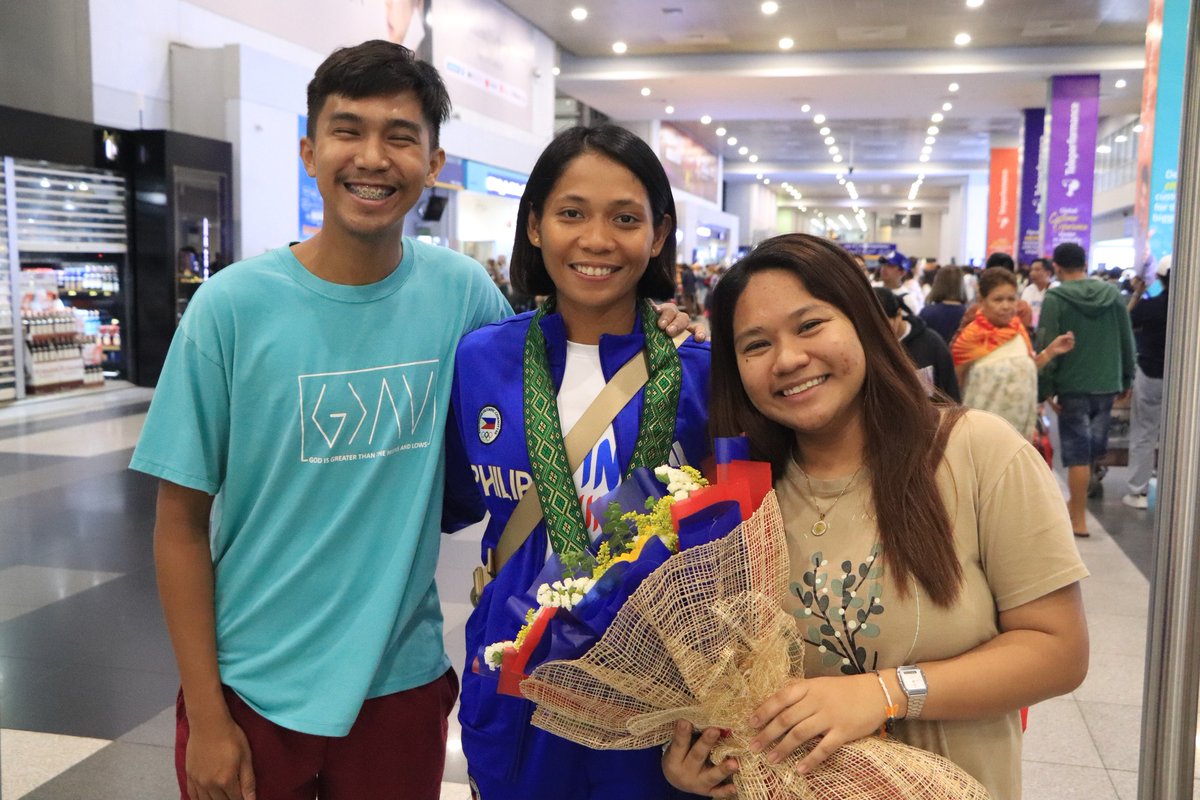 OneSportsPHL's tweet photo. Pinay Olympian and rower Joanie Delgaco is now back in the country after her remarkable #OlympicGames campaign!

While in #Paris2024, Delgaco was offered an Olympic Solidarity scholarship after placing second in Final D of the women’s single sculls event.

📸 PSC https://t.co/Ot7yXwMYCy
