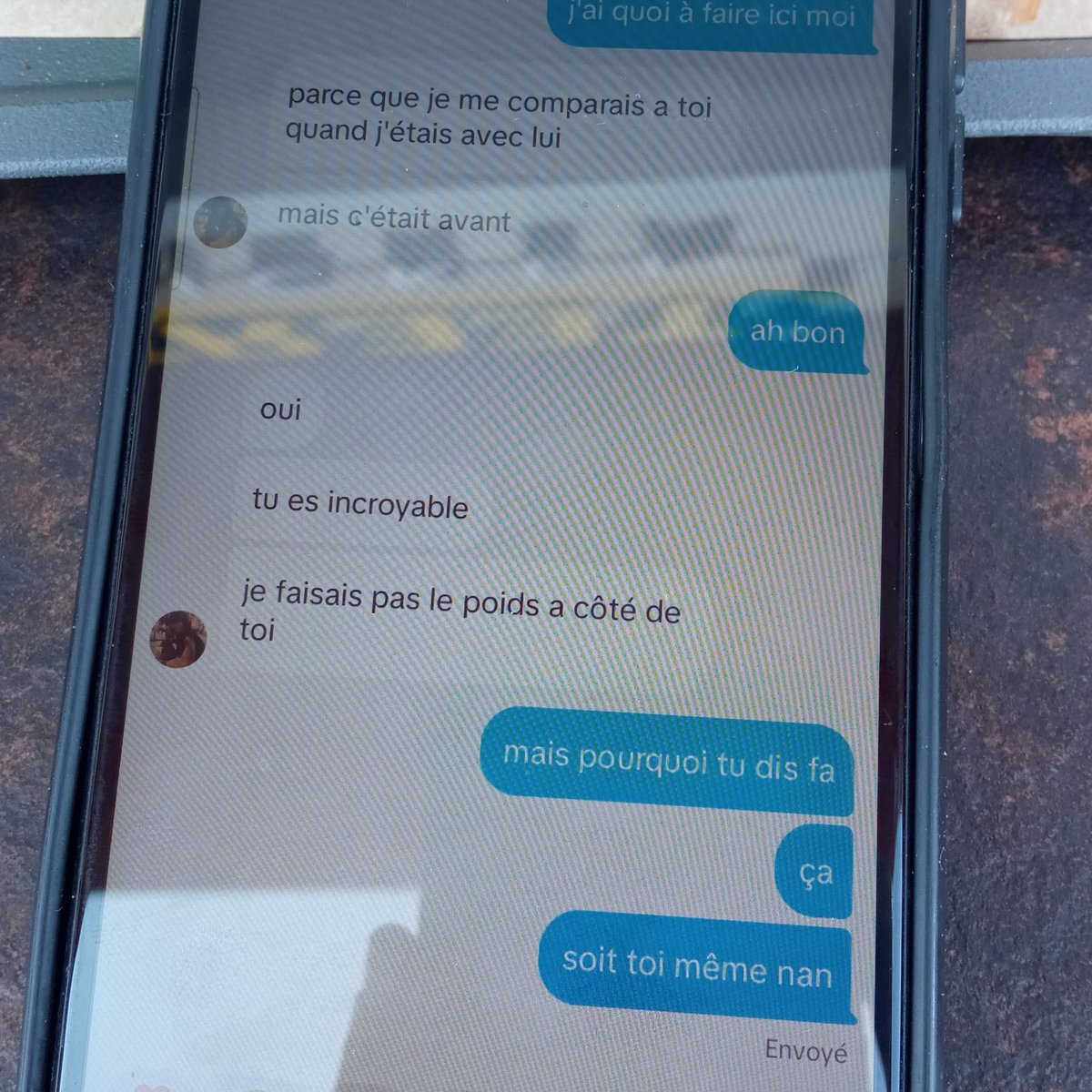 plus jamais je parle à des folles comme ça si vous voulez pas je vous craches dessus