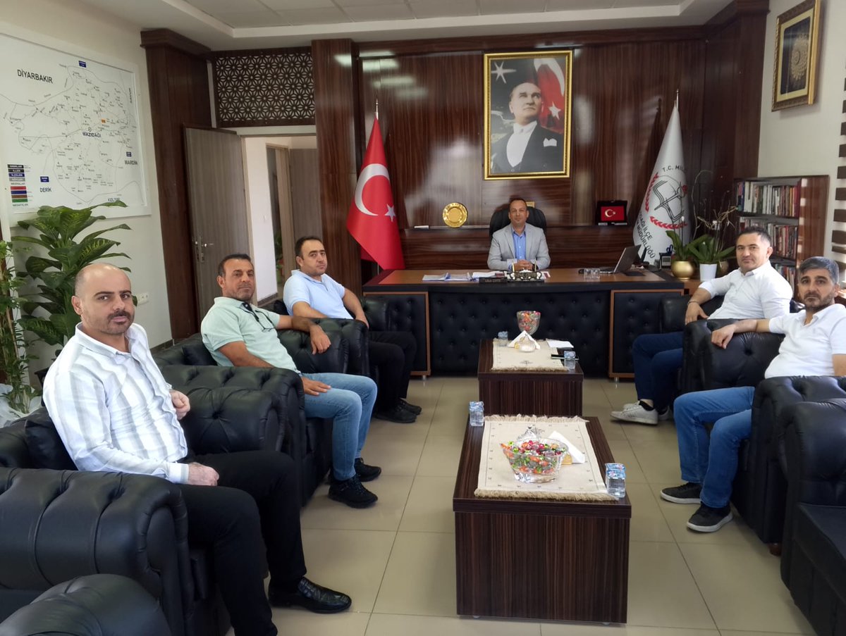 Mazıdağı İlçe Milli Eğitim Müdürlüğüne atanan Ufuk ÇETE'ye Hayırlı Olsun ziyaretinde bulunduk.
Yeni görevinde Başarılar diledik.
Alakasından ötürü müdürümüze Teşekkür ediyoruz.
<a href="/mazidagimem/">Mardin/Mazıdağı İlçe Millî Eğitim Müdürlüğü</a> 
<a href="/UfukCete/">UfukÇete</a> 
<a href="/turkegitimsen/">Türk Eğitim Sen</a> 
<a href="/sdolgun01/">Selahattin Dolgun</a> 
<a href="/maz_tes/">MAZIDAĞI TÜRK EĞİTİM SEN🇹🇷</a>