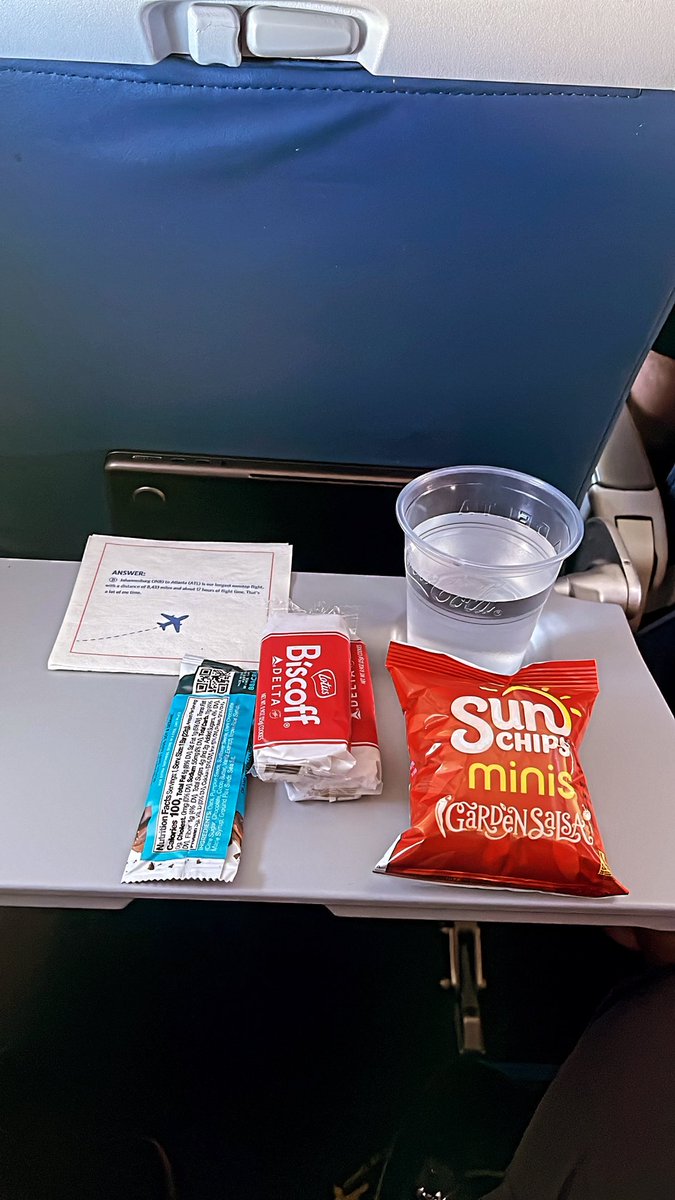 HopiumPapi's tweet photo. Good morning from economy class ✈️ https://t.co/xOFi97CSf5