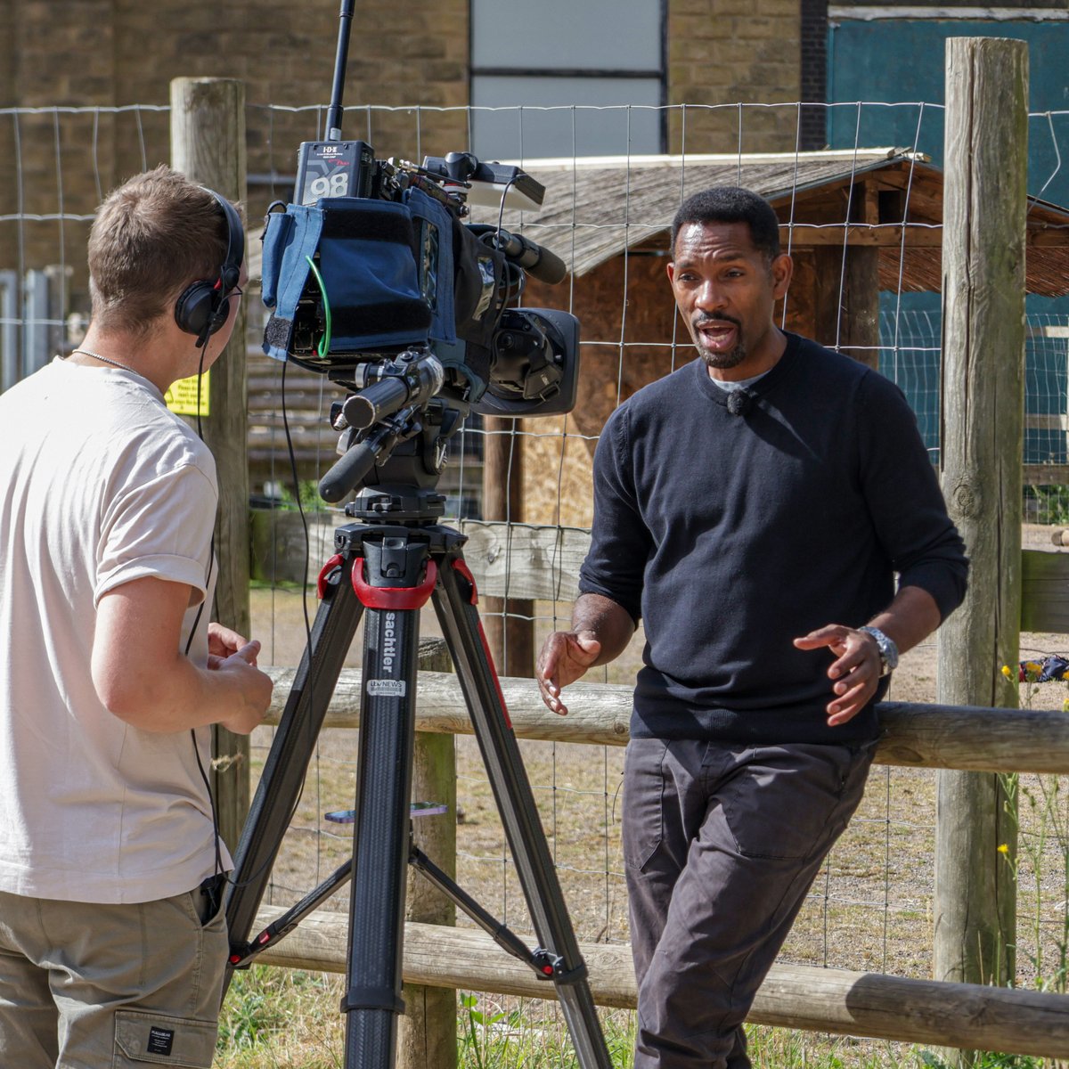 TUNE IN LIVE from Twycross Zoo as Des Coleman presents the weather and shares more about his fantastic day out at the zoo ☀️🎥🦒

📺 6pm 👉 <a href="/ITVCentral/">ITV News Central</a>