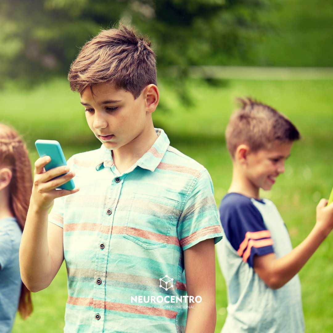 Neurocentro1's tweet photo. 🌟 Niños y Smartphones: Riesgos y Consejos 🌟
Los smartphones pueden ser útiles, pero también peligrosos para los niños. Supervisar su uso, implementar controles parentales y equilibrar el tiempo de pantalla con actividades es crucial ➡️ https://t.co/vB9KysDIpE
#Neurocentro https://t.co/yhqAWQGLwm