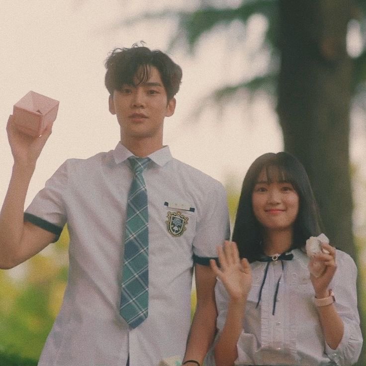 Çizgi romanda yan karakter olan bir kız yazarın onun hayatını sonlandıracağını öğreniyor ve romanda adı bile olmayan bir oğlanla beraber kaderlerini değiştirmeye çalışıyorlar falan