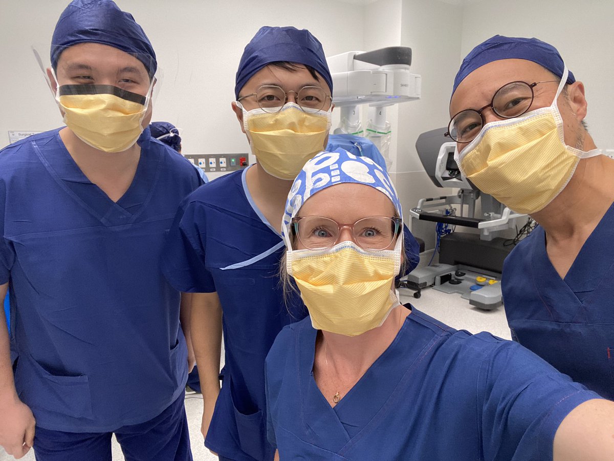 Female robotic #AUS 🤖 with the fabulous <a href="/vturodynamic/">Vincent Tse</a> and team at <a href="/Macquarie_Uni/">Macquarie University</a>. A warm welcome to visiting Urologist <a href="/Thomaswong1023/">Thomas Wong</a> from Hong Kong observing our with functional recon team. <a href="/BPeyronnet/">Benoît Peyronnet</a> teachings in action