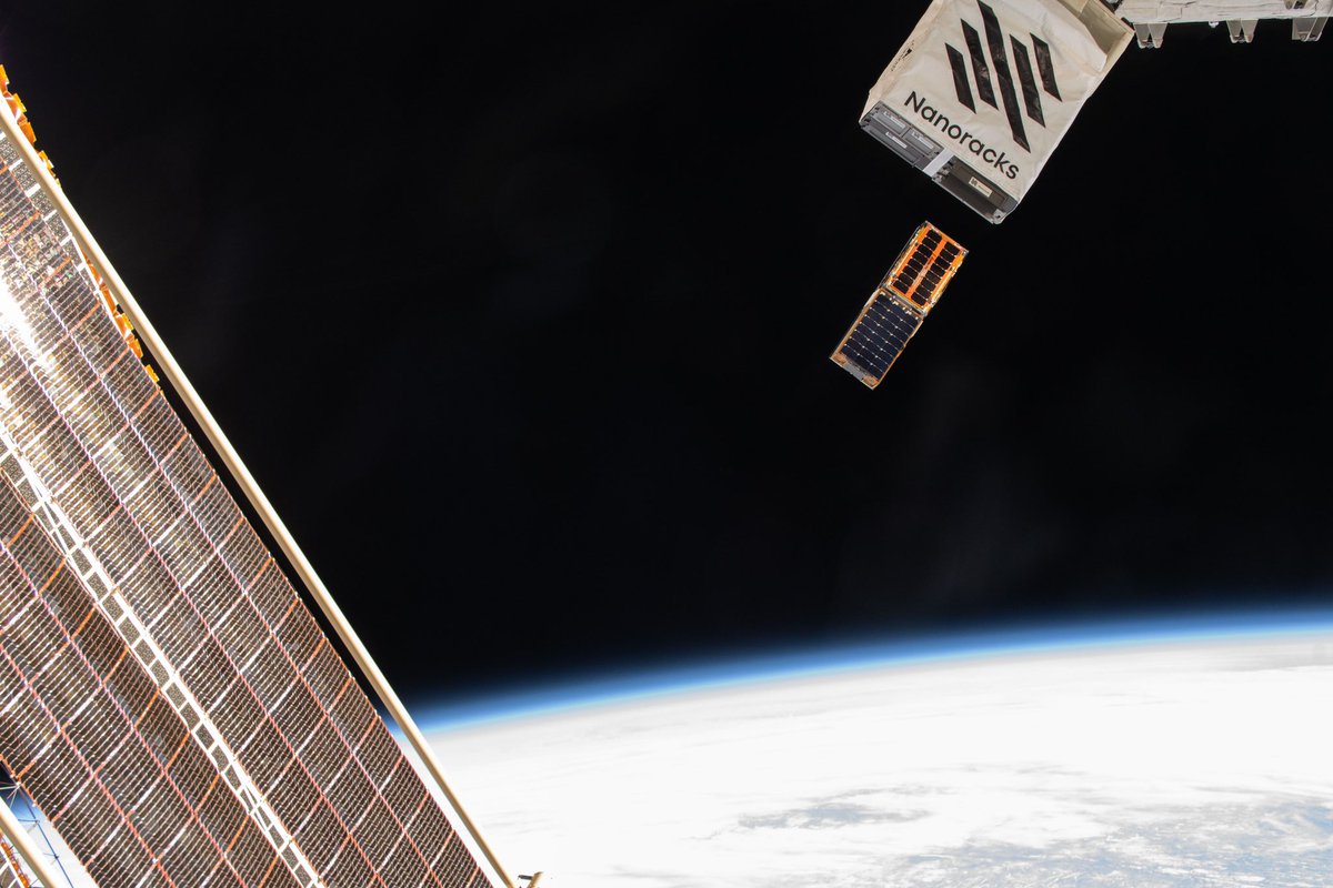 TheFowee's tweet photo. I’m presenting at the small sat conference about the I&amp;T phase of BurstCube (which is currently in space doing actual gamma ray astronomy!) at 10:45ET/8:45 MT. Watch it on the livestream that can be found on the conference home page https://t.co/zirJdDrxam https://t.co/DEYPssi34B