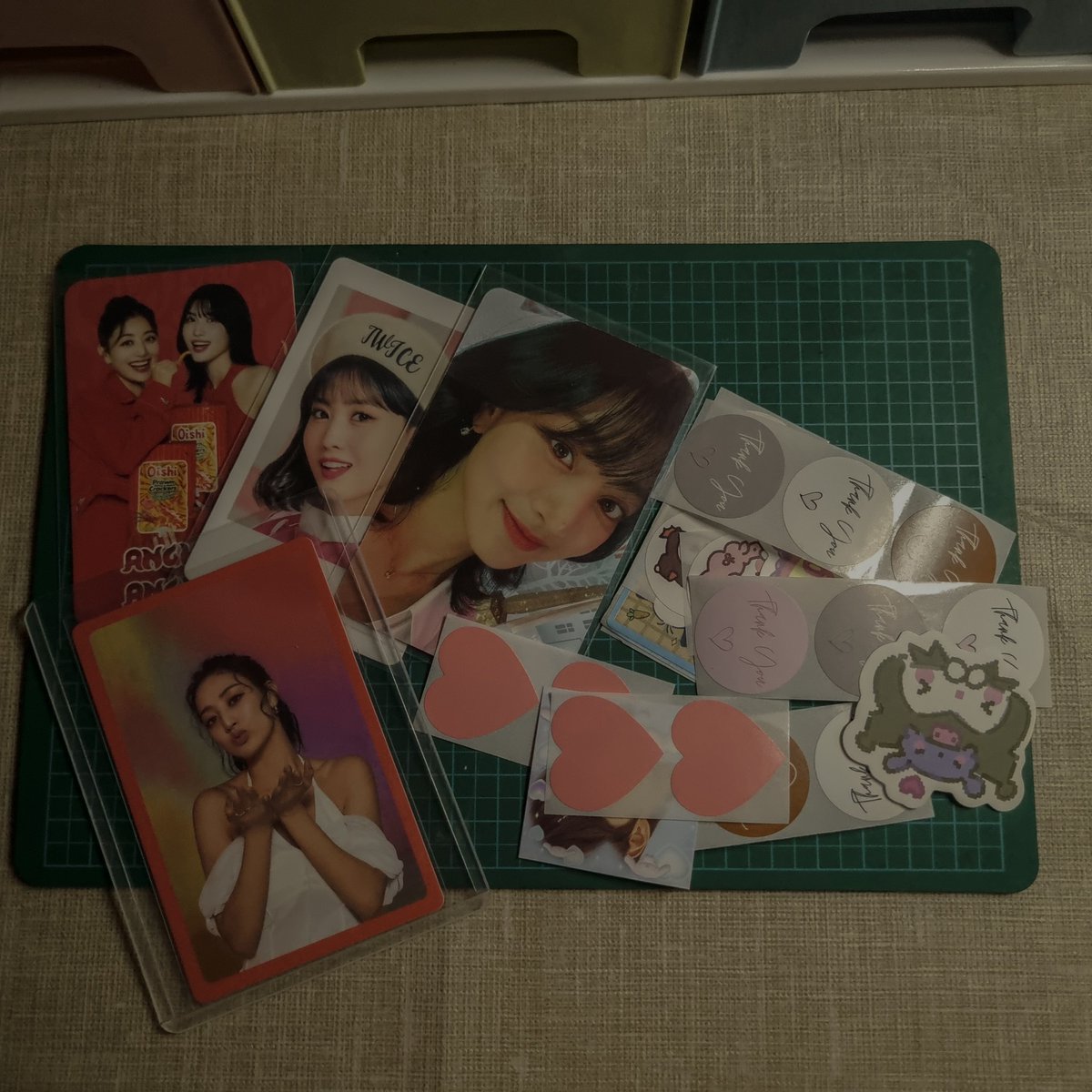mainbyisa's tweet photo. β #mailsbyisa π
the last one to unbox tonight, thank you so much @yumicartz my prios came home safe and sound. bentahan mo ulit ako jihyo pc please π super shocked sa freebies!!! https://t.co/NfmPvro73Y