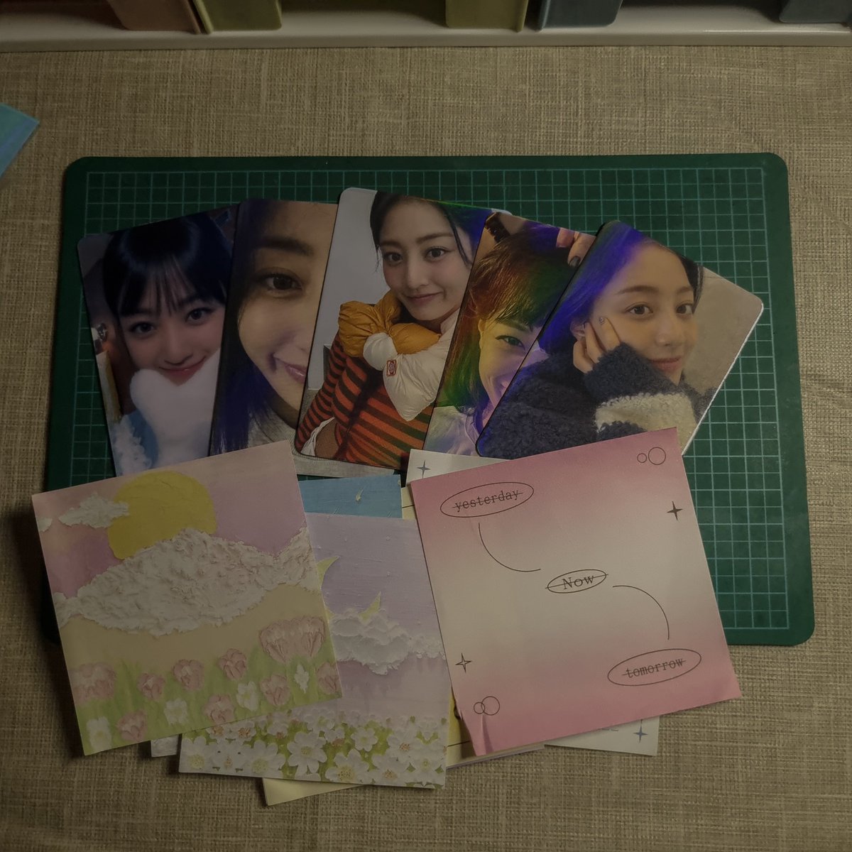 mainbyisa's tweet photo. β #mailsbyisa π
the last one to unbox tonight, thank you so much @yumicartz my prios came home safe and sound. bentahan mo ulit ako jihyo pc please π super shocked sa freebies!!! https://t.co/NfmPvro73Y