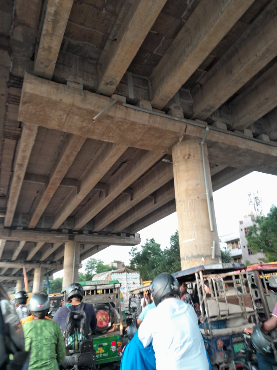 rkant916's tweet photo. The way this pipe is hanging, it can lead to a very big problem at any time. I have been seeing this for the last ten days. Please fix it as soon as possible and also get all the pipes installed in this manner checked once. at Shastri Park  Delhi (Delhi- Dehradun Highway) https://t.co/46ZvKeCoh9