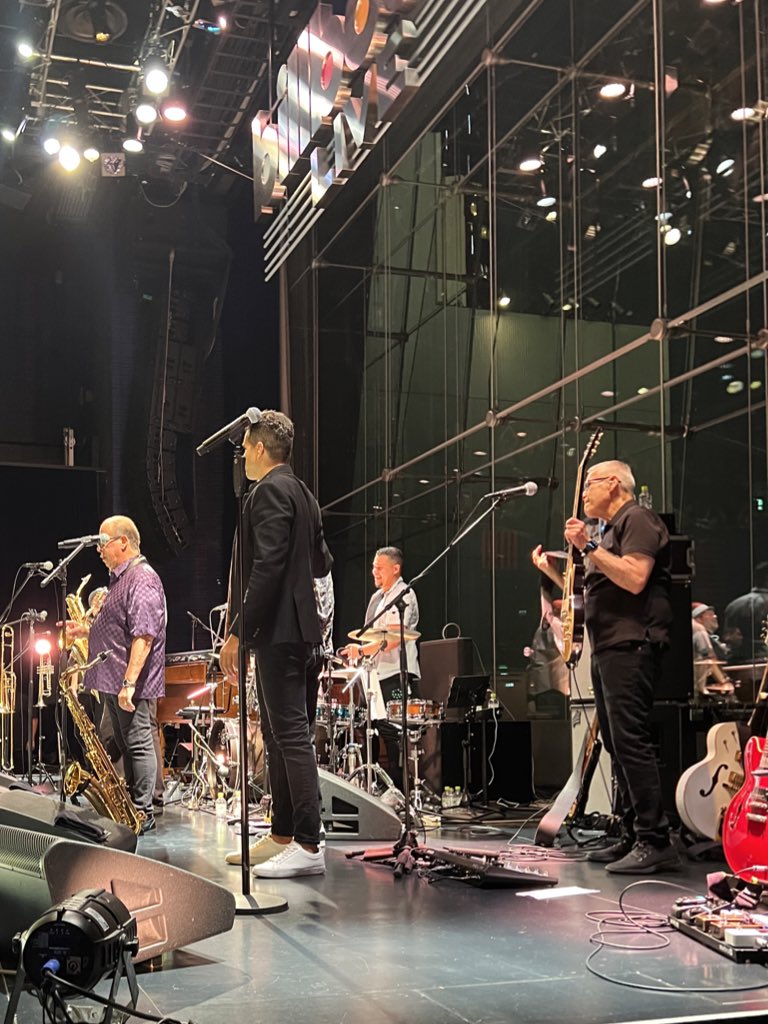 hongoutwo's tweet photo. @ho0922 Billboard東京です。パワー・オブ・タワーのライブ行ってきました😆👍🎉#wbs #PowerOfTower https://t.co/7ADKvRHdWN