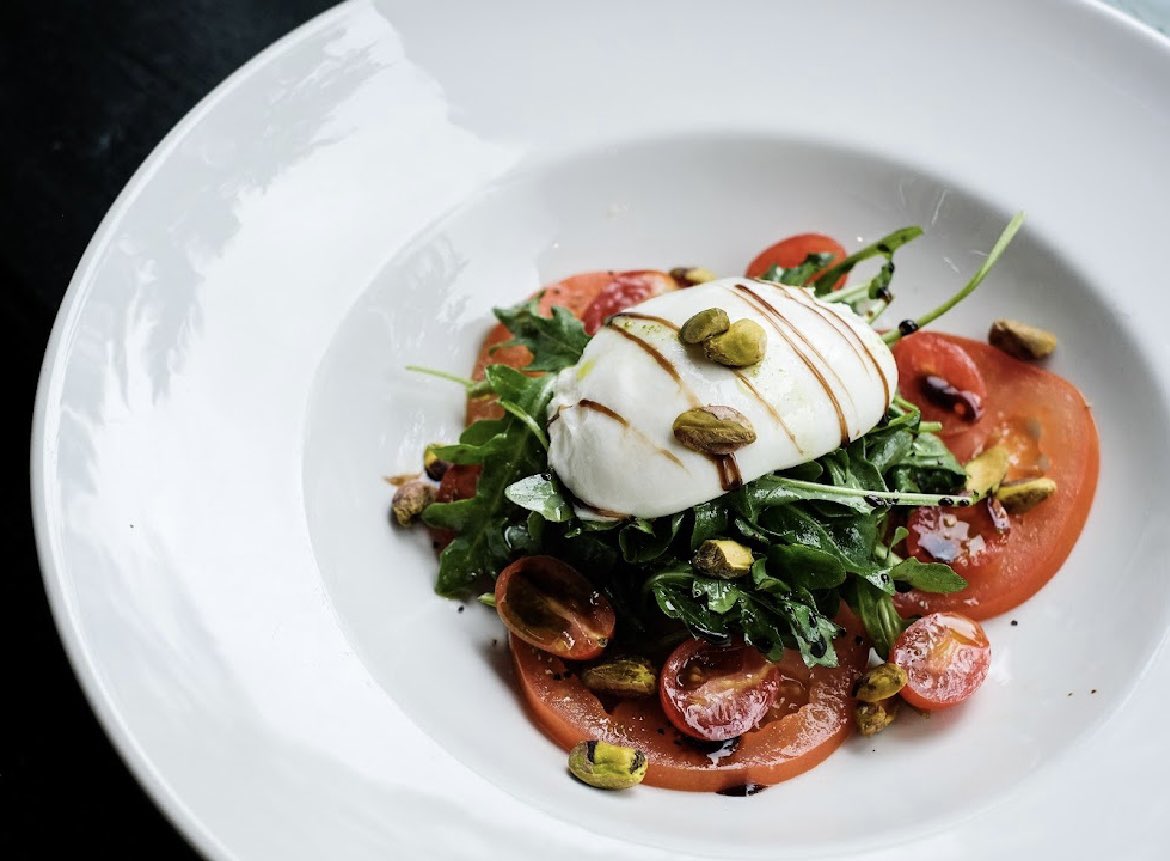TOMATO &amp; BURRATA SALAD.

Refreshing and perfect for the summer!