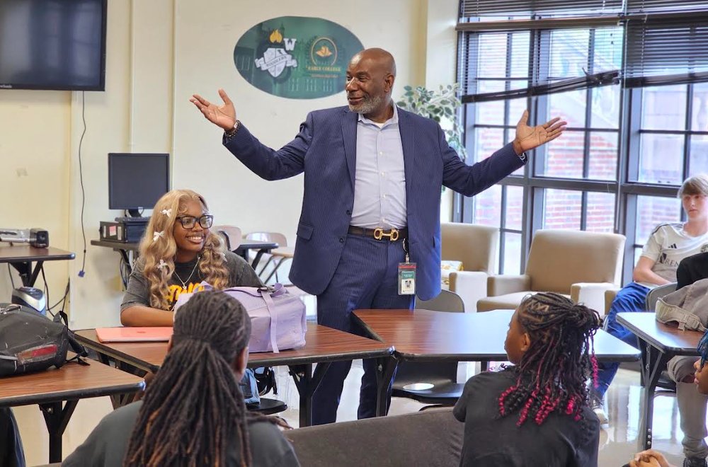 BhamTimes's tweet image. As students returned to #Birmingham City Schools for the start of the 2024-25 year, #Superintendent Mark Sullivan, Ed.D., traveled the city welcoming #students, #teachers, #counselors, #principals and support staff back from break. @BhamCitySchools 

birminghamtimes.com/2024/08/birmin…