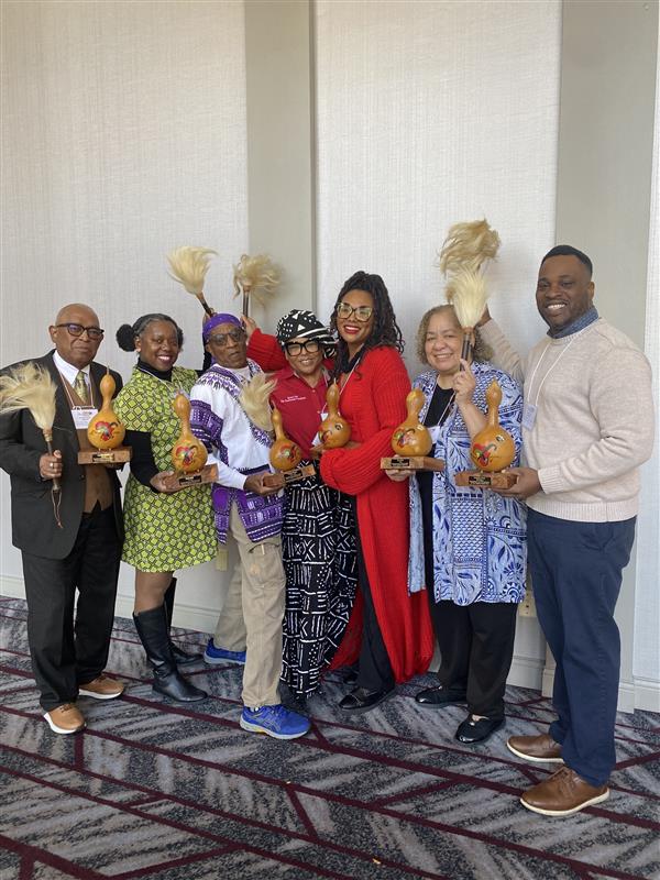 midatlanticfta's tweet photo. The National Association of Black Storytellers' Black Appalachian Storytellers Fellowship application is still open! Apply by Thursday, August 22nd: https://t.co/p96lZbmZLC 

📸: The 2023 Black Appalachian Storytellers Fellows. Credit: Taylor Burden. https://t.co/Vqa51F6Muj