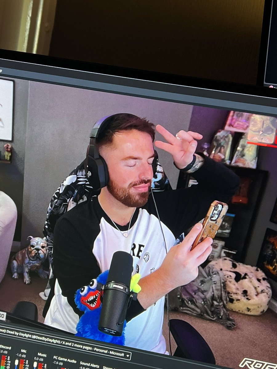 So much to look at &amp; discuss about <a href="/DeadbyDaylight/">Dead by Daylight</a> today?! Come say hi! ✨ twitch.tv/beyntv