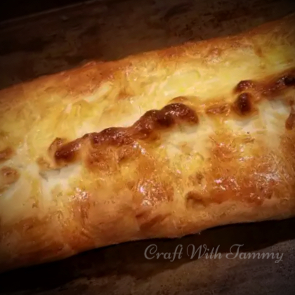 CraftwithTammy's tweet photo. "All you need for this recipe packed with spinach is pizza dough, frozen spinach, olives, garlic, red pepper flakes, olive oil and mozzarella cheese!"

Recipe: https://t.co/D8rMXyUSce
#whimpyskimpy #calzone #spinachpies #RIfood #RhodeIsland #italianbakery #eastcoastfood #foodporn https://t.co/SRcmHV7qkN