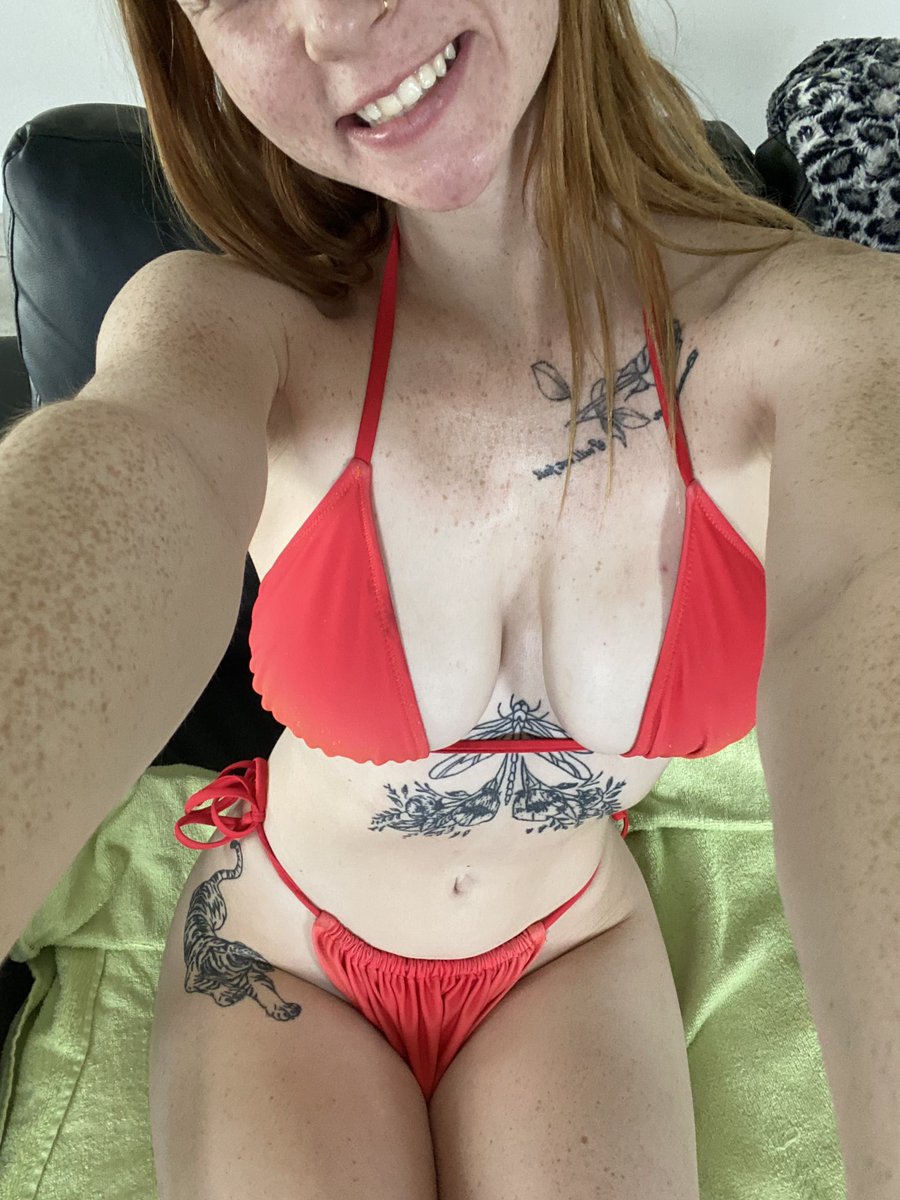 katarinakruzz's tweet photo. Take the top off? https://t.co/KGBUecupjS