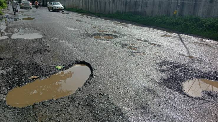 PMC has stepped up its efforts to tackle the pothole menace in the city.
 * 1,224 potholes filled between August 3 and 5.
 * 153 potholes patched during the same period.
Citizens are urged to report potholes on the PMC WhatsApp helpline: 9043271003.
#pune