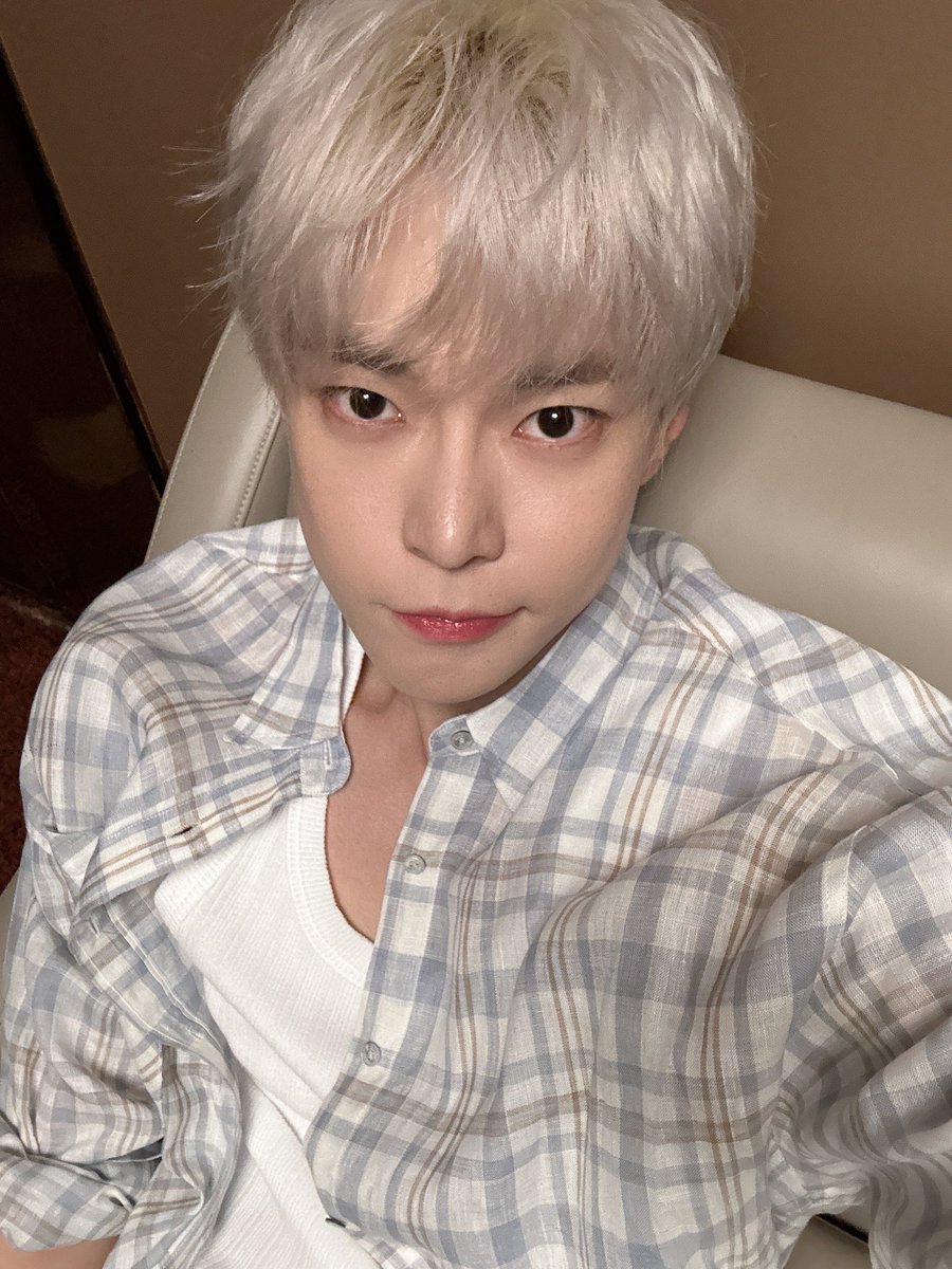 kdysource's tweet photo. doyoung 🤍🤍 https://t.co/FKYdpsEAQv