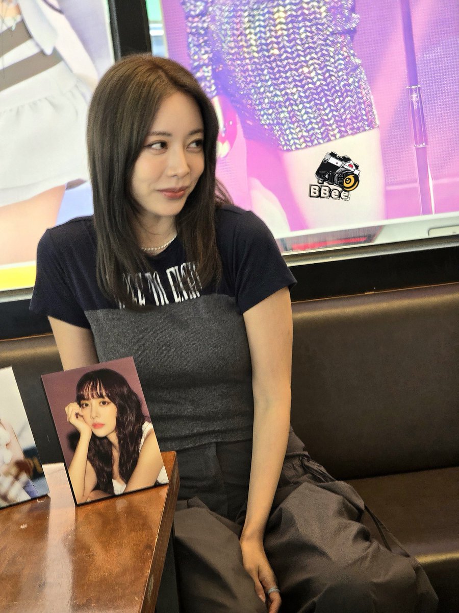 240721 생일카페(W카페 홍대점) 리혜 1PIC

#브브걸 #BBGIRLS #은지 #EUNJI #리혜