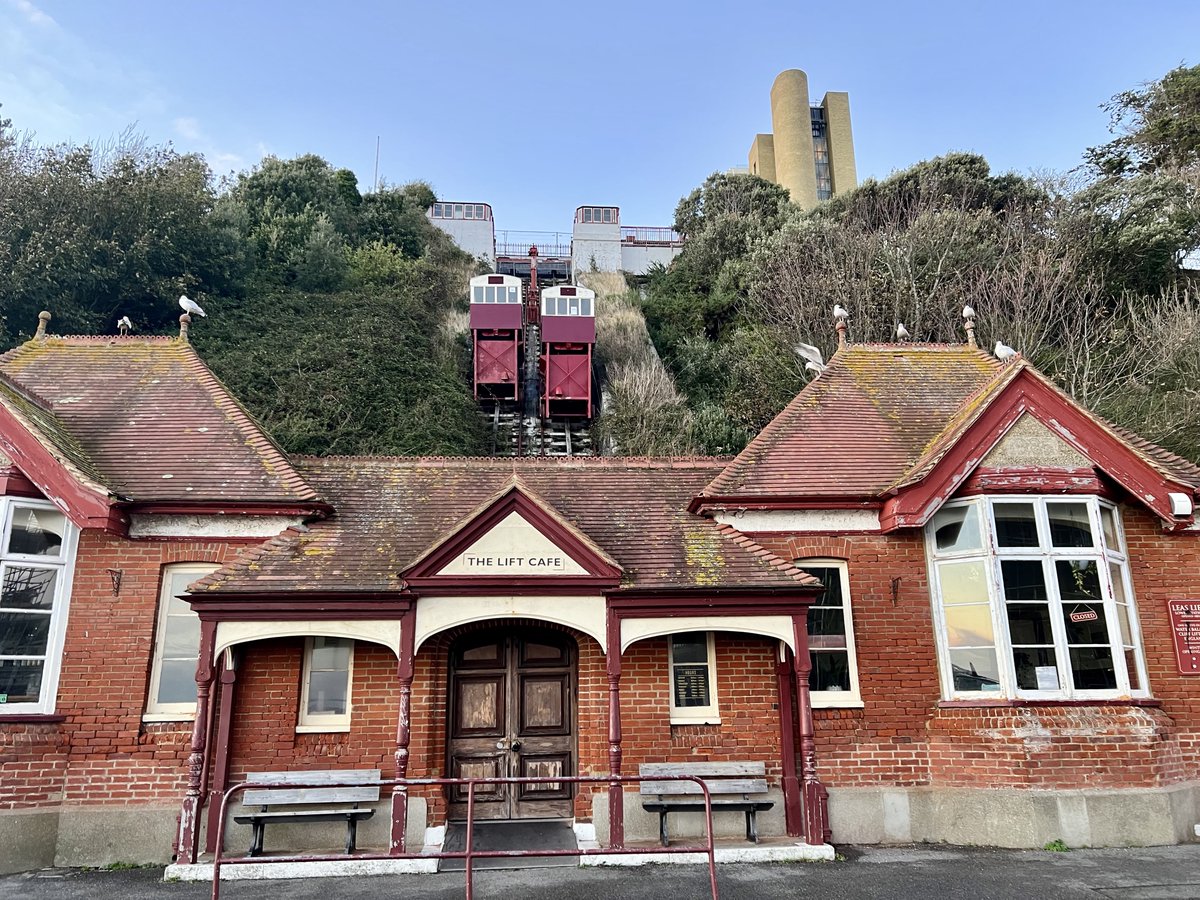seaside_network's tweet photo. If you're a fan of #Victorian and #Edwardian seaside buildings then you might like to support one of these beauties in our #BucketandSpadeList 
#Scarborough Grand Hotel, @hippodromeGY @LeasLift @PaigntonPH. Vote here ⬇️
https://t.co/3Gb33n89CP https://t.co/T6U6nMKn43
