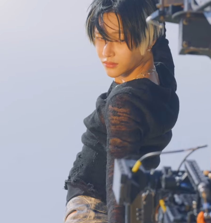myriizeness's tweet photo. there isn't a day when i don't think about park wonbin and his 27 inch waist https://t.co/h8R35wUNVo