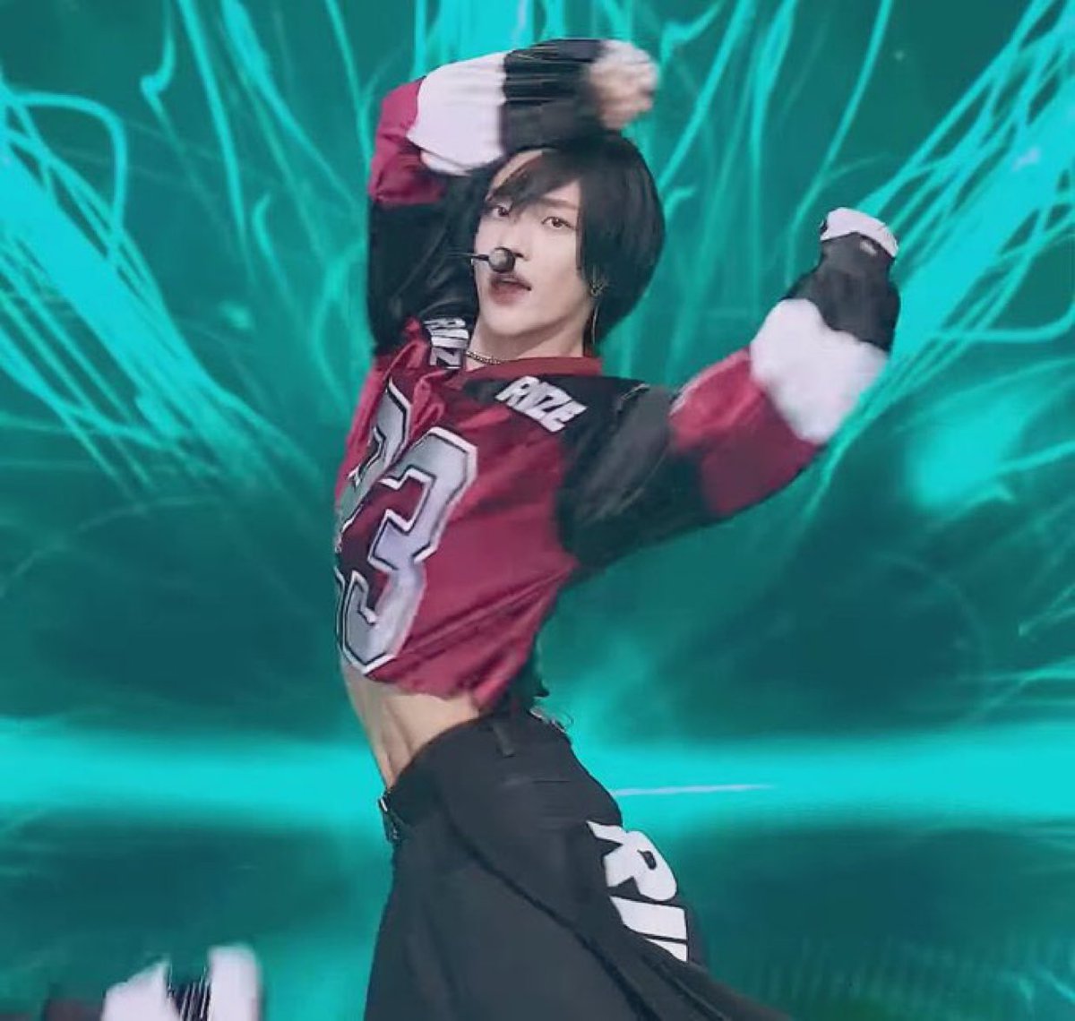myriizeness's tweet photo. there isn't a day when i don't think about park wonbin and his 27 inch waist https://t.co/h8R35wUNVo