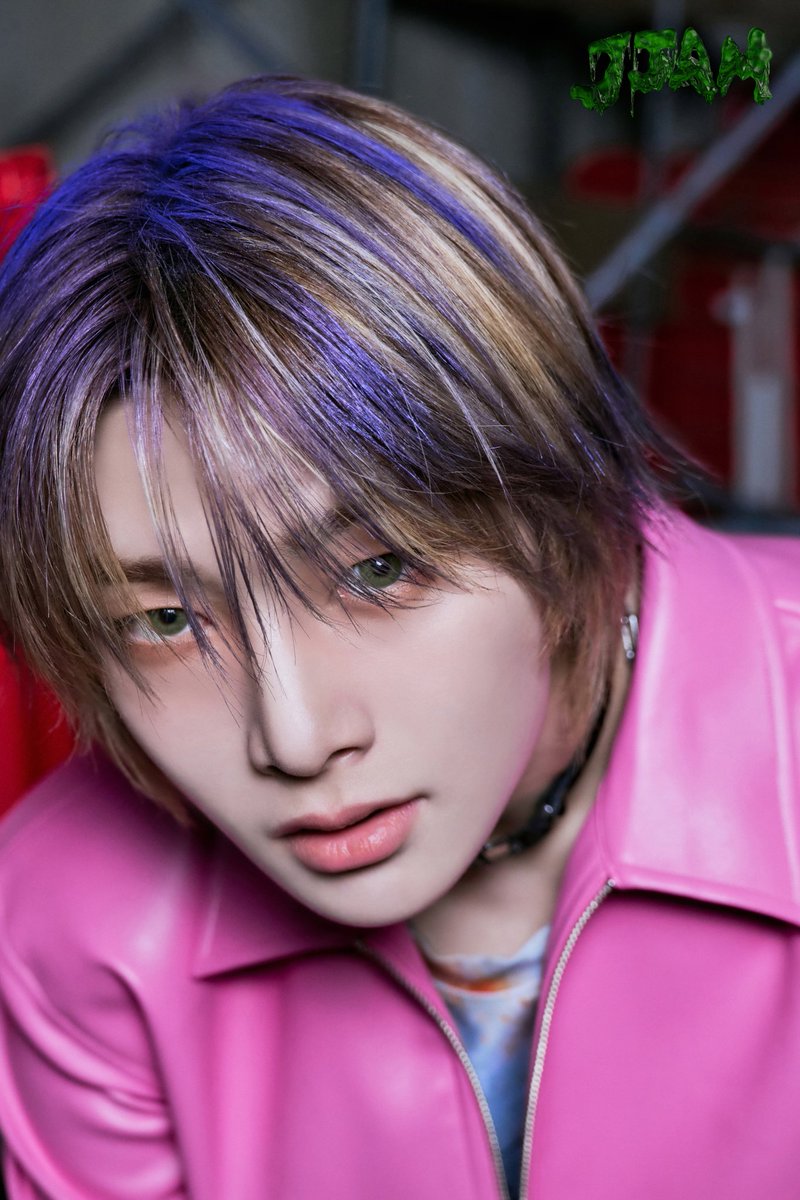 its_hanmi's tweet photo. I just love the kind of neon concept, it fits them perfectly!! https://t.co/IitYIXiliP