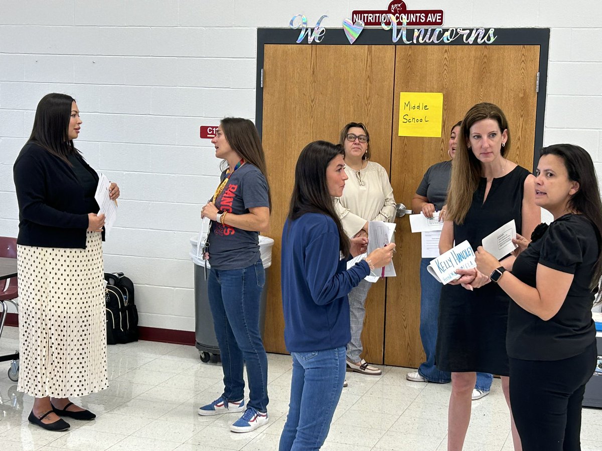 tx_yim's tweet photo. Our NISD mentors are sharing their stories with the guidance of our fabulous Learning Forward Texas presenters today @NISDEvers https://t.co/7cxplgTDDw