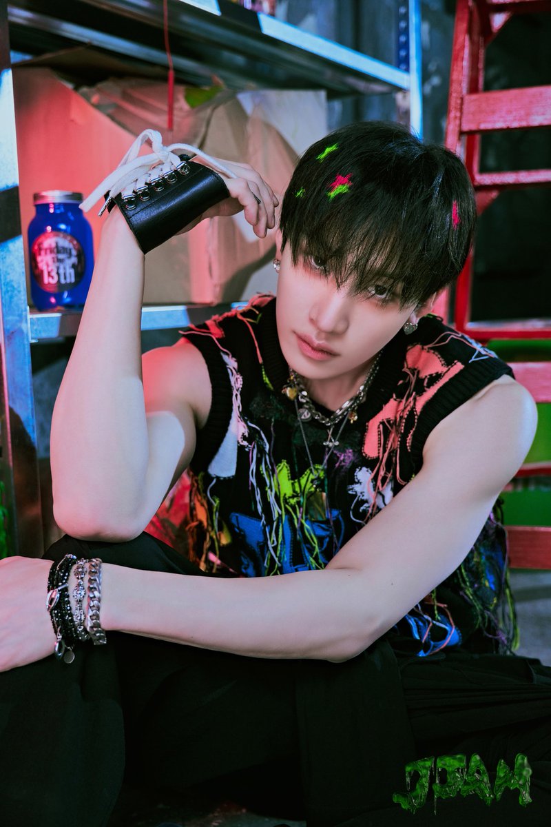 its_hanmi's tweet photo. I just love the kind of neon concept, it fits them perfectly!! https://t.co/IitYIXiliP