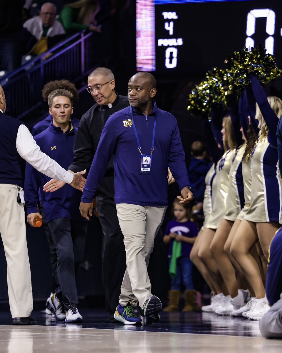 wishing a very happy birthday to the man who keeps us healthy and on the court, <a href="/ndorvilien/">Nixon Dorvilien</a> 🎉🎁

#GoIrish☘️
