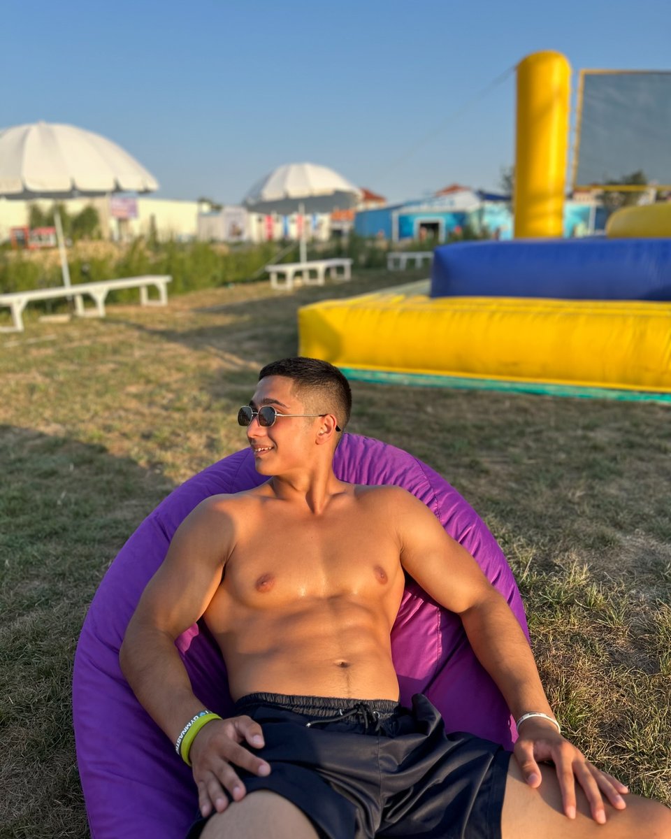 ytmuscl's tweet photo. Summer Beach https://t.co/S4O6kCzrL4