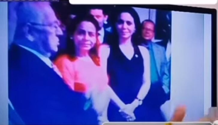 AdrianMaderos's tweet photo. @ElEspectadorHn Que comparación más estúpida, María Corina Machado  participó en el Golpe de Estado en Honduras en 2009 y está gestando uno ahorita en Venezuela, es un insulto al compararla con la presidenta Xiomara Castro que si ha luchado en las calles y por el pueblo por Honduras. https://t.co/IxM8OI7U3e