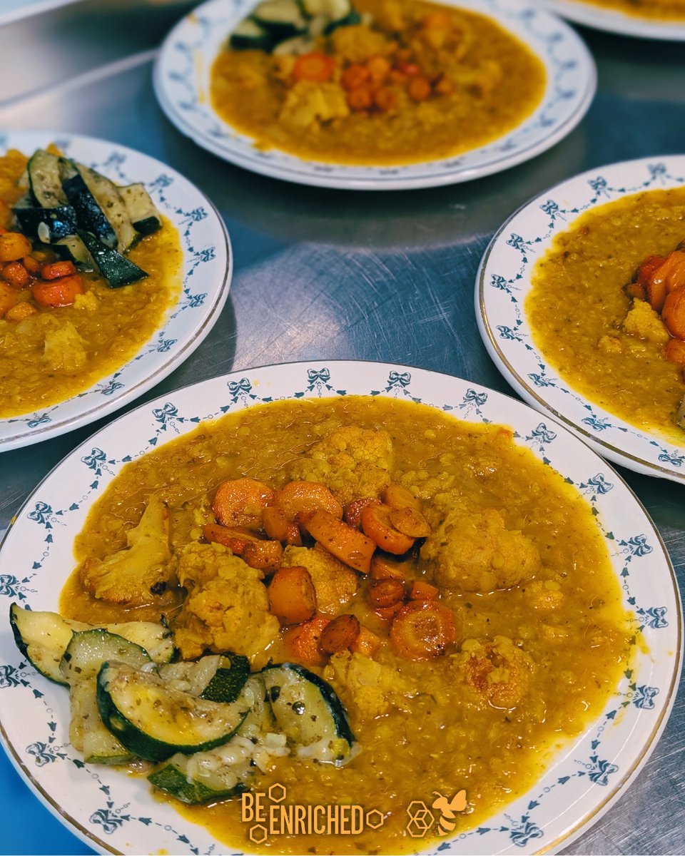 be_enriched's tweet photo. π
Going For Gold at the Castle Canteen! π₯
Last Monday, we served up a medal worthy meal! π½οΈ Our amazing volunteers and canteen lead Tom crafted an Olympic-inspired menu that won everyoneβs taste buds over! π
#CastleCanteen #Community #Volunteers #FoodCharity #BeEnriched https://t.co/oEtMOFp5zo