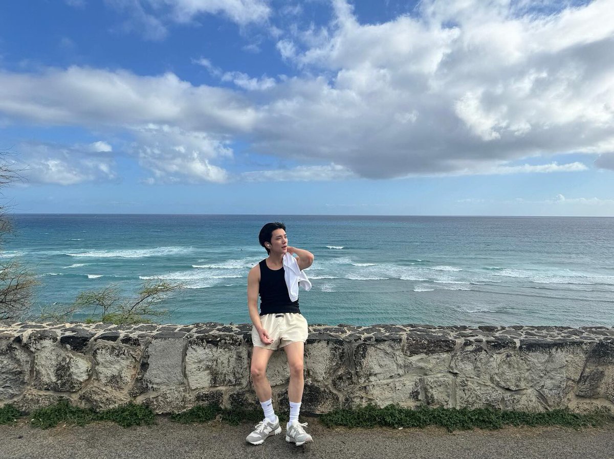 shuasmedia's tweet photo. still thinking about joshua in hawaii 🌊 https://t.co/nzq5h0BrSW