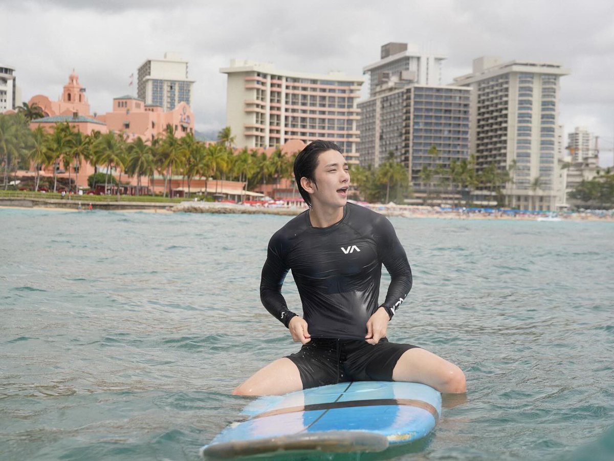 shuasmedia's tweet photo. still thinking about joshua in hawaii 🌊 https://t.co/nzq5h0BrSW