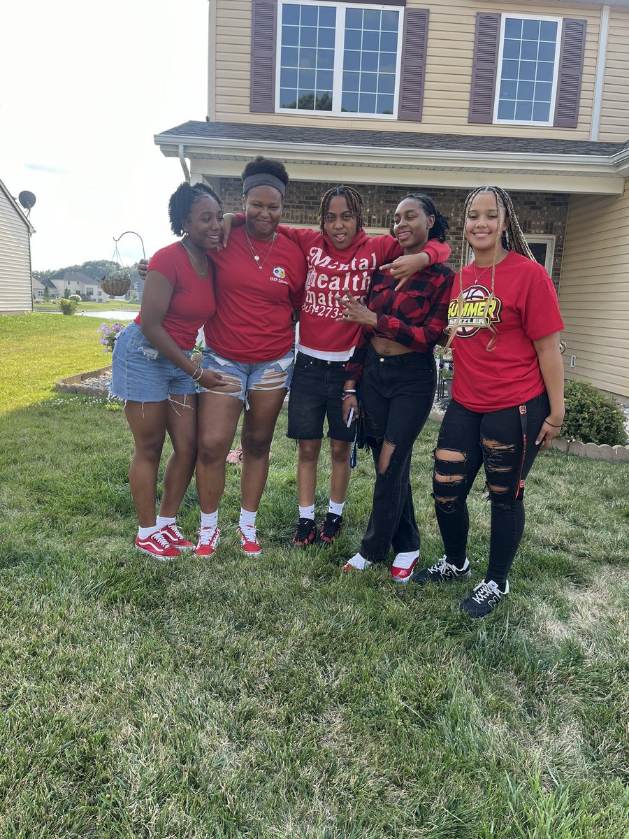 Great way to end the summer with <a href="/Sniderladybball/">Snidergirlsbball</a> ready for season 🫡👌🏽