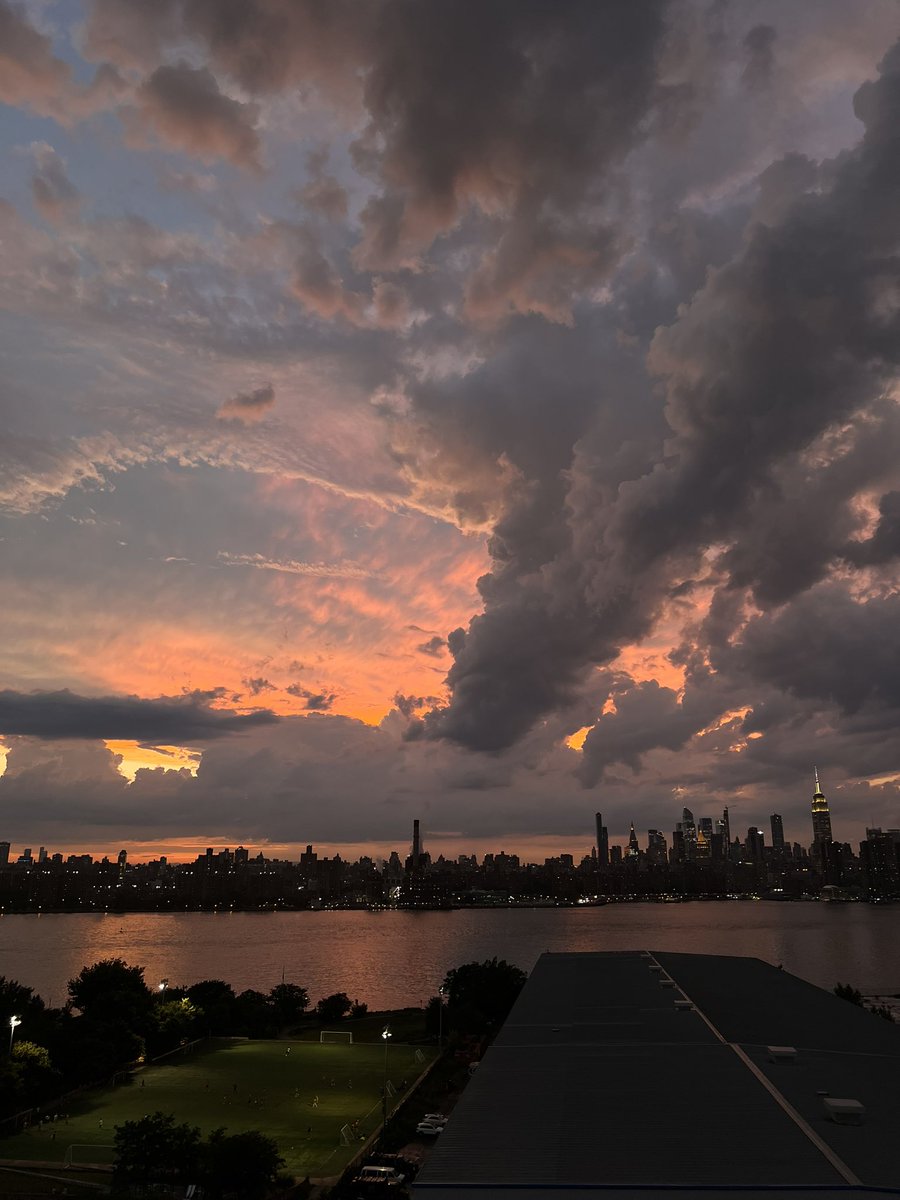swank__nyc's tweet photo. 🥰 https://t.co/Mqtguzy0HS