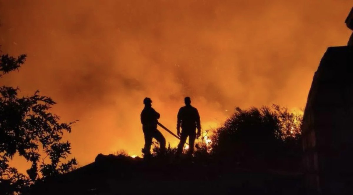Ova slika govori sve❤️
Hvala vam, naši vatrogasni heroji, na vašoj  neizmjernoj hrabrosti i predanosti.
06.08.2024 Reževići, Crna gora
More than a picture❤️
This picture says it all❤️
Thank you, our firefighting heroes, for your immense courage and dedication.
06.08.2024 Reževići