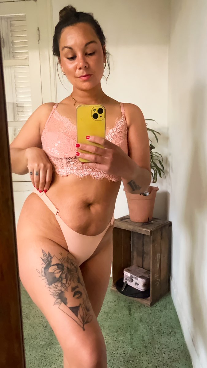 MerelynMor's tweet photo. Good Morning 💕
#brunnet
#Onlyfan 
#mujeresreales https://t.co/kI397vhwcT