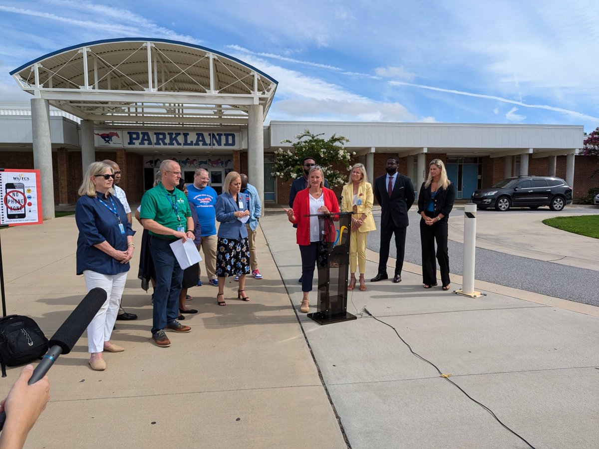 wsfcs's tweet photo. At today's WS/FCS press conference, 📢 Superintendent McManus and district leaders address key topics: Safety, new Cellphone Policy, Transportation, and early start to the 2024-2025 school year. Follow for updates! #WSFC #WSFCSBackToSchool https://t.co/BpZ5lHpl6D