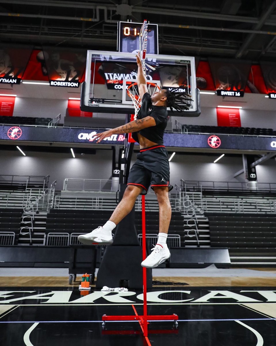 Cincinnati Men’s Hoops (@gobearcatsmbb) on Twitter photo  Cincinnati Men’s Hoops (@gobearcatsmbb) on Twitter photo