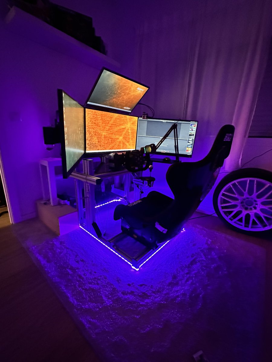 salvafernandezr's tweet photo. Vendo mi triple monitor 2k, c vienen cositas ❤️ https://t.co/06sLilRQCm