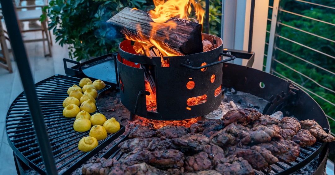 Unlimited BBQ? Yes please! 🔥 Join us this Monday, August 12 for unlimited grilled dishes from the <a href="/BigGreenEgg/">Big Green Egg</a>, three @BibandTuckerBourbon cocktails, live DJ, and backyard games from 6-8pm for only $50pp. Link in bio for reservations to our Bayside BBQ! 🍗 #amaraatparaiso