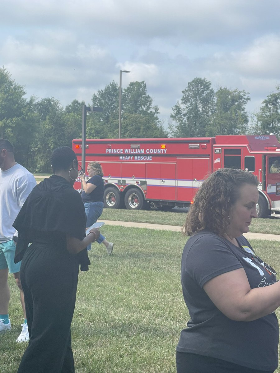 𝔸𝕞𝕒𝕟𝕕𝕒 𝔻𝕦𝕗𝕗𝕪 tweet media