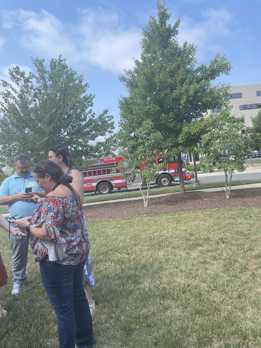 𝔸𝕞𝕒𝕟𝕕𝕒 𝔻𝕦𝕗𝕗𝕪 tweet media