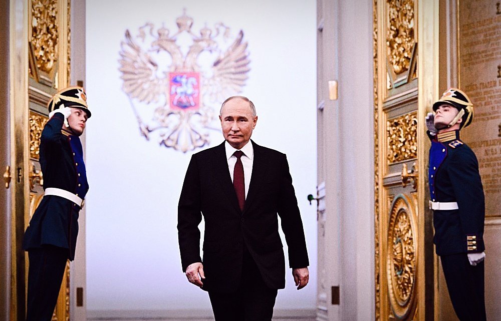 Megatron_ron's tweet photo. BREAKING:

🇮🇷 🇷🇺 Putin asks Iran to avoid civilian casualties in response to Israel, sources say – Reuters https://t.co/4MKfqOFLs6