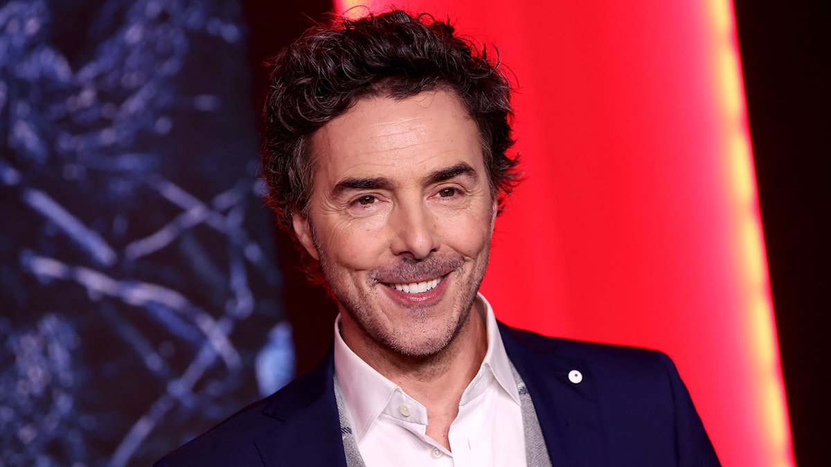 Updates_SThings's tweet photo. Shawn Levy talks about Stranger Things 5:

“I’m going to direct a later episode.

People talk about mythology and The Upside Down, and all that is huge, but the magic of S5 are the characters who find sense of belonging with other and through that connection, become heroes”. https://t.co/77wC3hdvV5