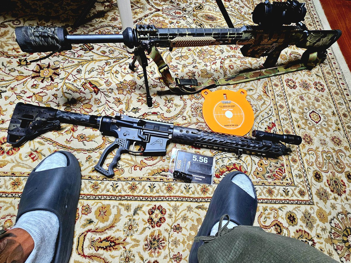 McKnight_Rich's tweet image. Plug 1... Plug 2... 6.5 CM, .223 Wylde JP internals, well, and external... 🤪
I just need more Optics. 

I just noticed I've been doing Yeezy's lately. I need my head checked. #KOTD #PewPew #ARBuilds #Yeezy #Slides