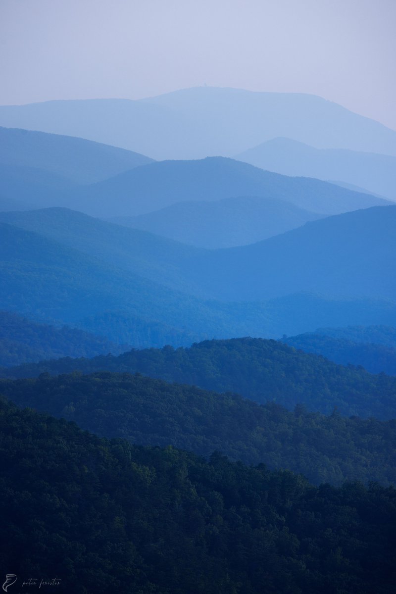 Blue hour in the Blue Ridge Mountains

📍 Buena Vista, Virginia last evening